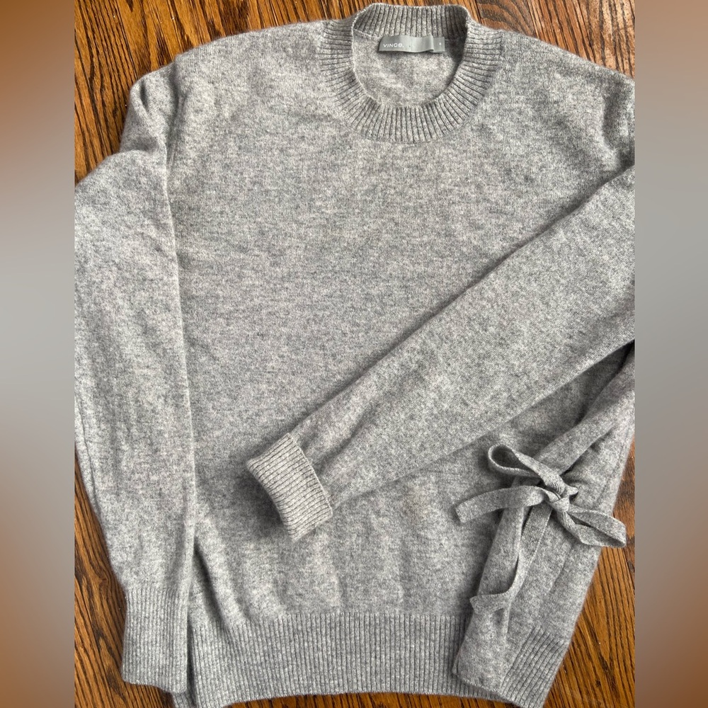 Vince. 100% Cashmere. Mint.